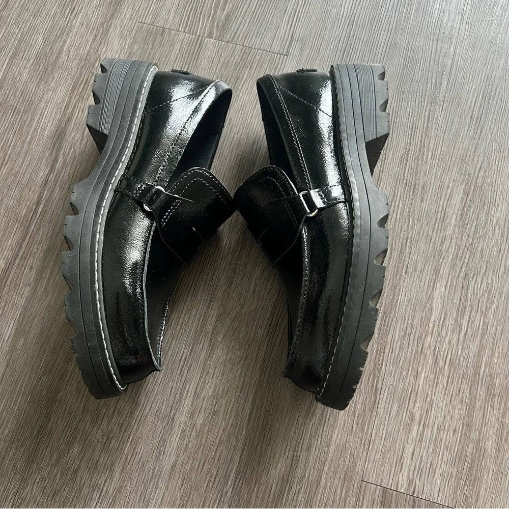 SOREL Revel Ave Loafer Shoe in Black Leather Lug Sole Women's Size 7.5